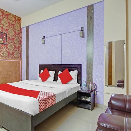 Hotel O Glorious Stayz Noida Zewnętrze zdjęcie