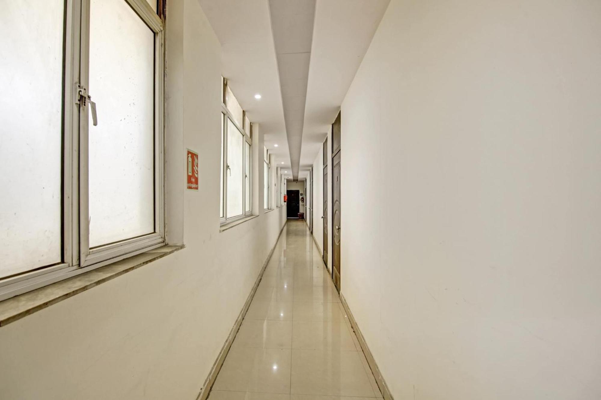 Hotel O Glorious Stayz Noida Zewnętrze zdjęcie